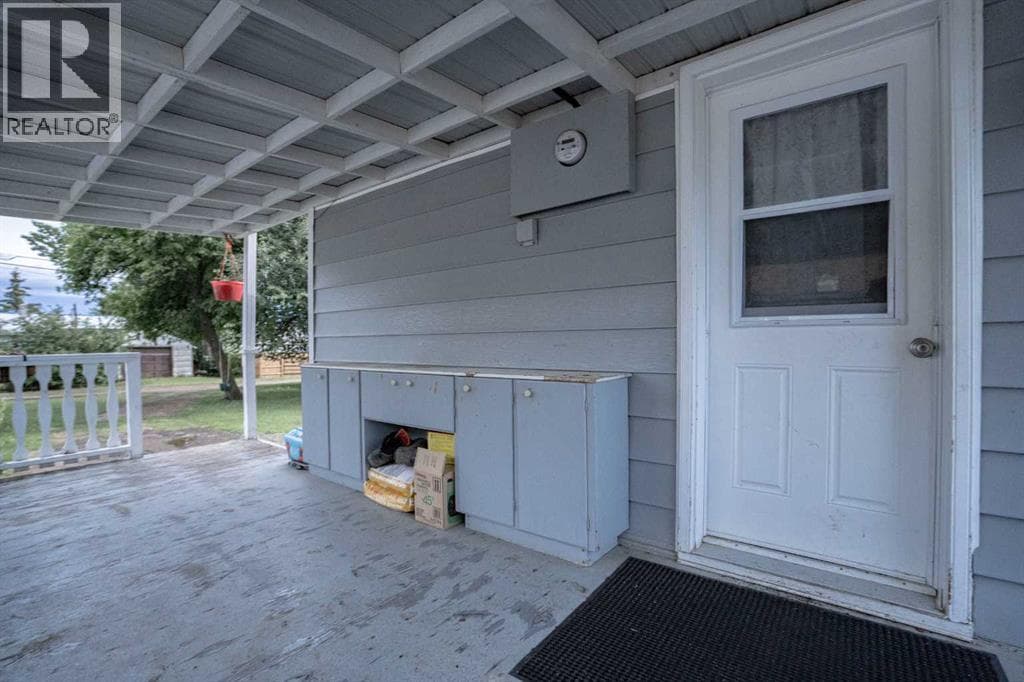 4811 53 ave — photo 2