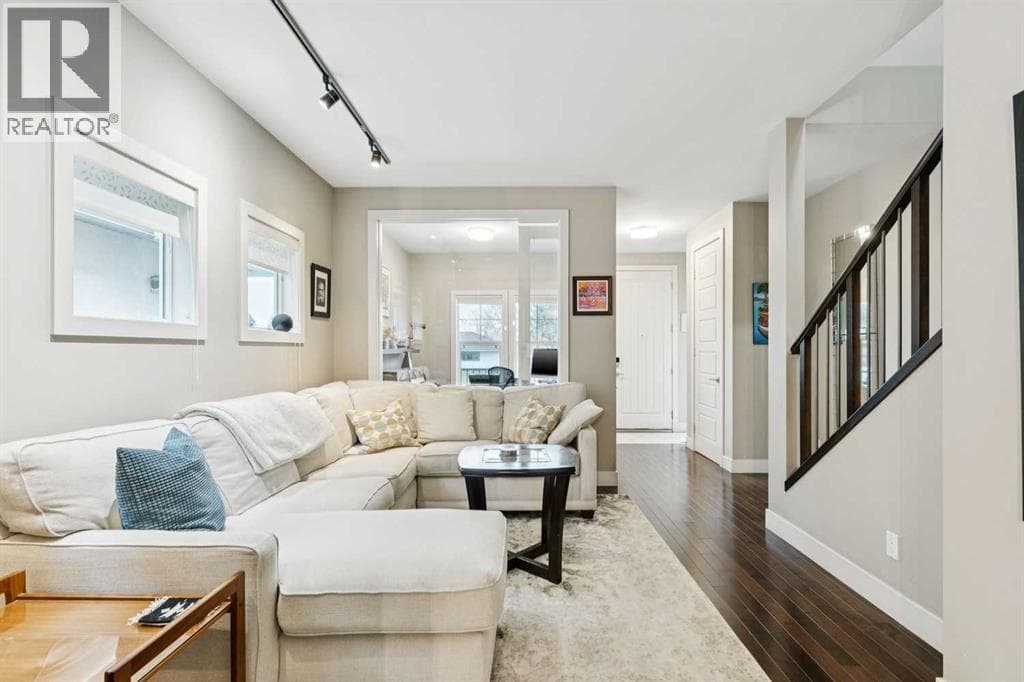 2231 26 Avenue SW — photo 3