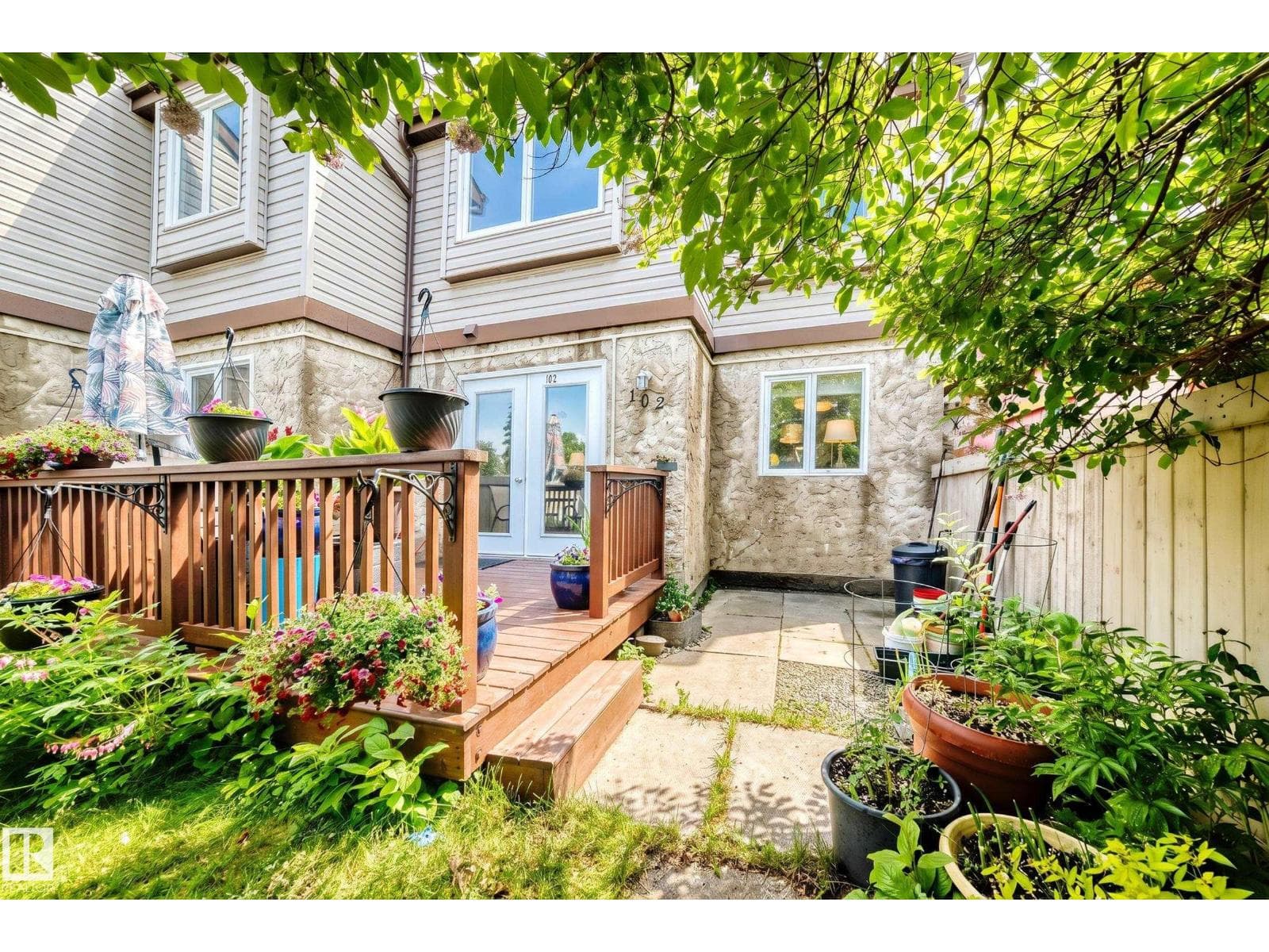 102 ROYAL TC NW