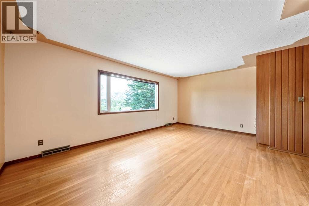 1811 Canberra Road NW — photo 5