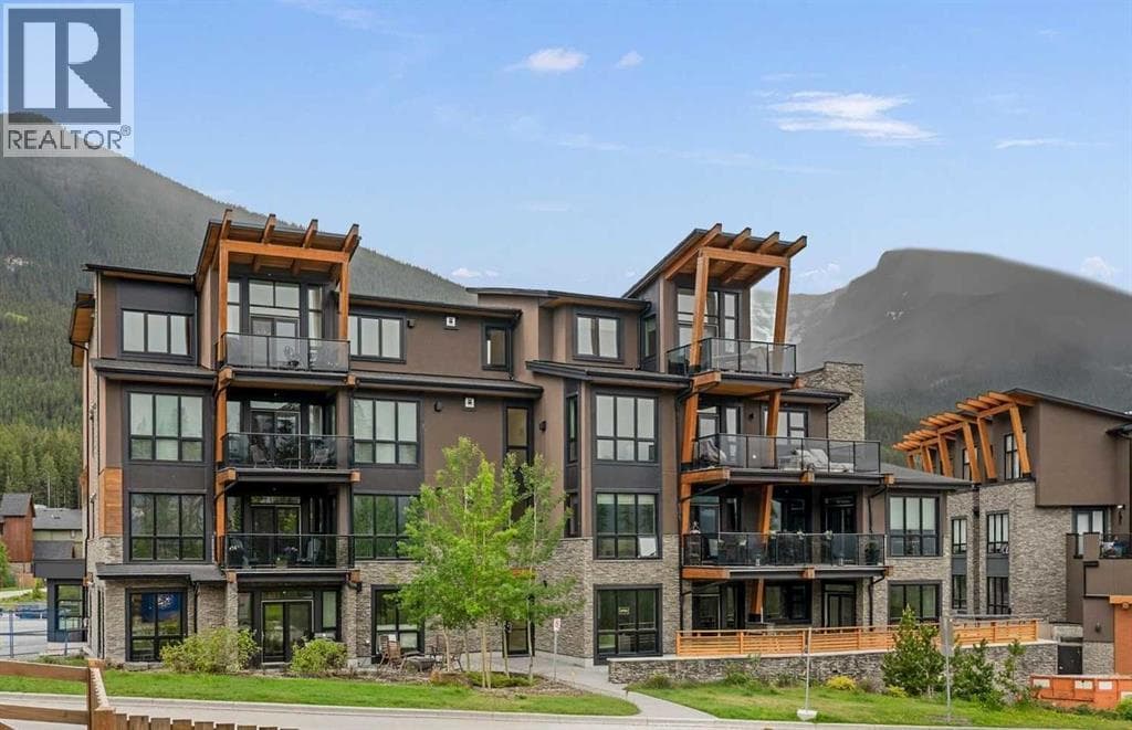 101, 101A Stewart Creek Rise