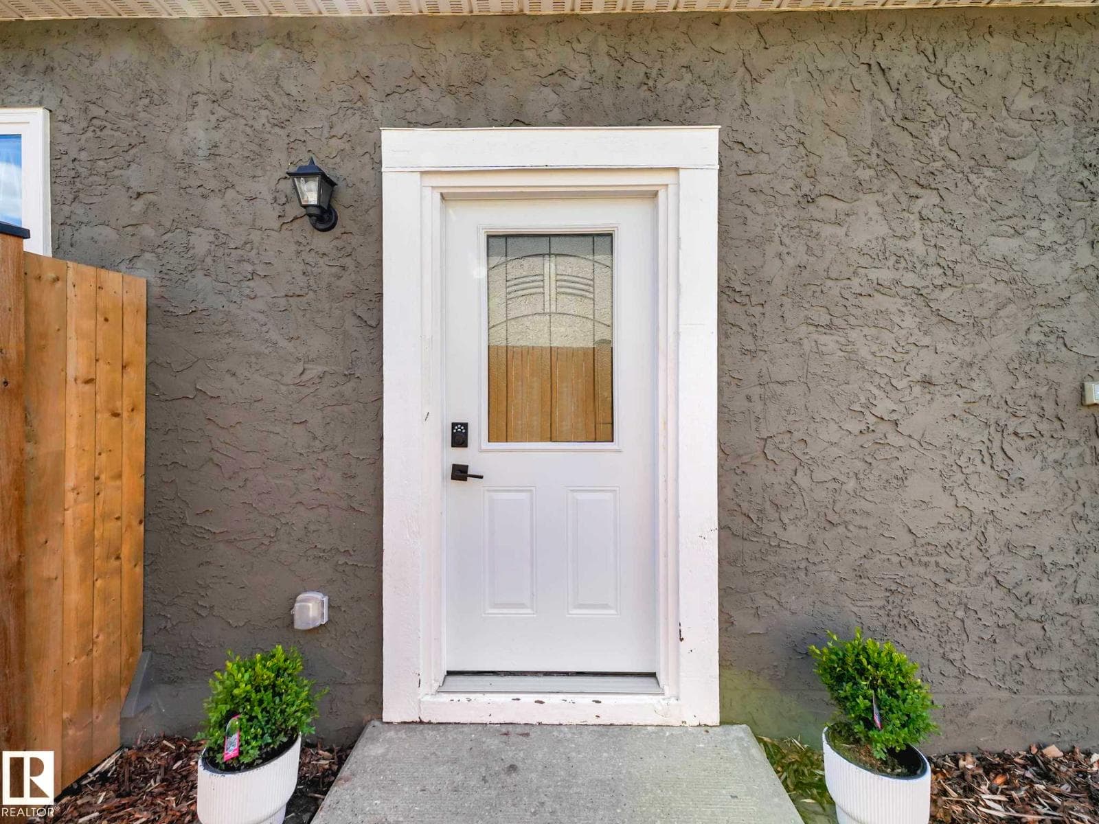 4115 41 AV NW — photo 4