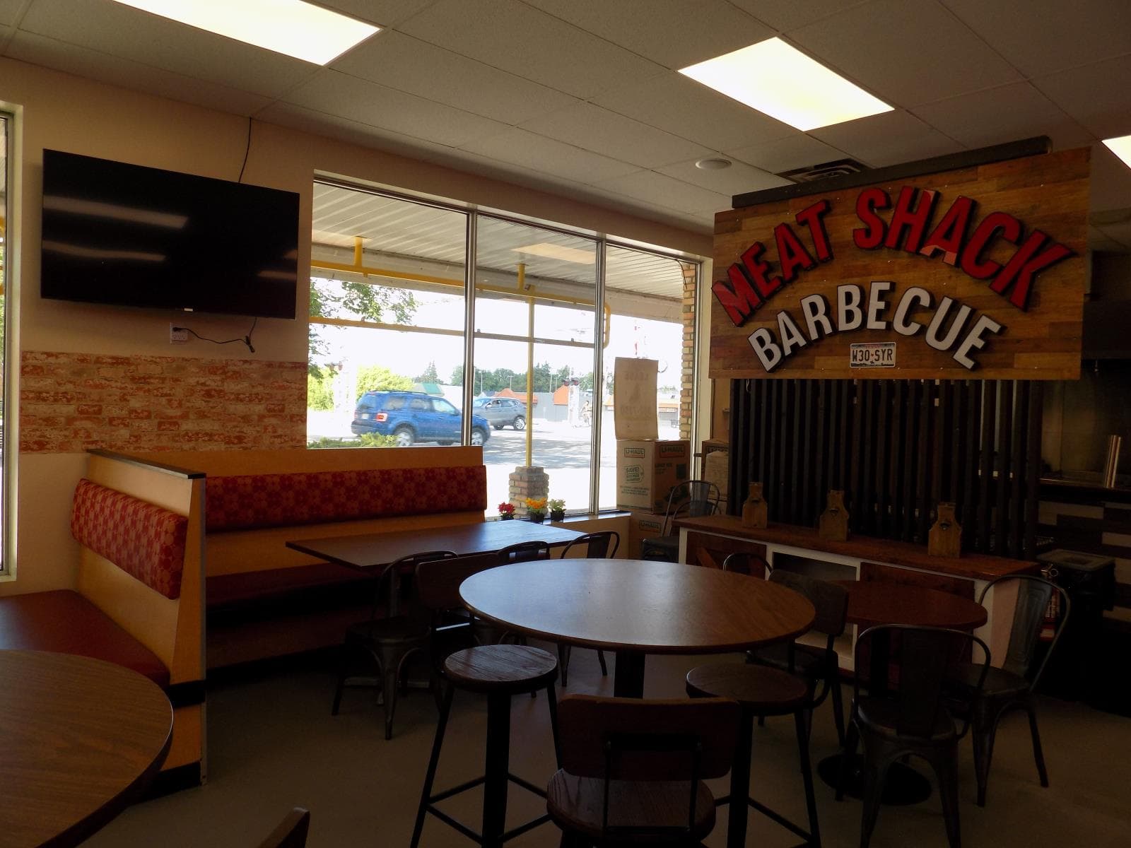 4913  50 St — photo 3