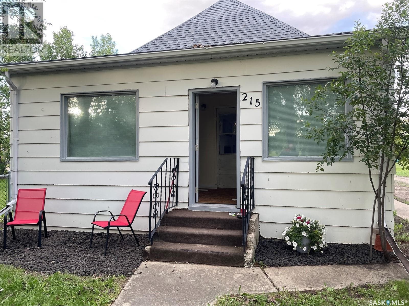 215 Kerry STREET — photo 2