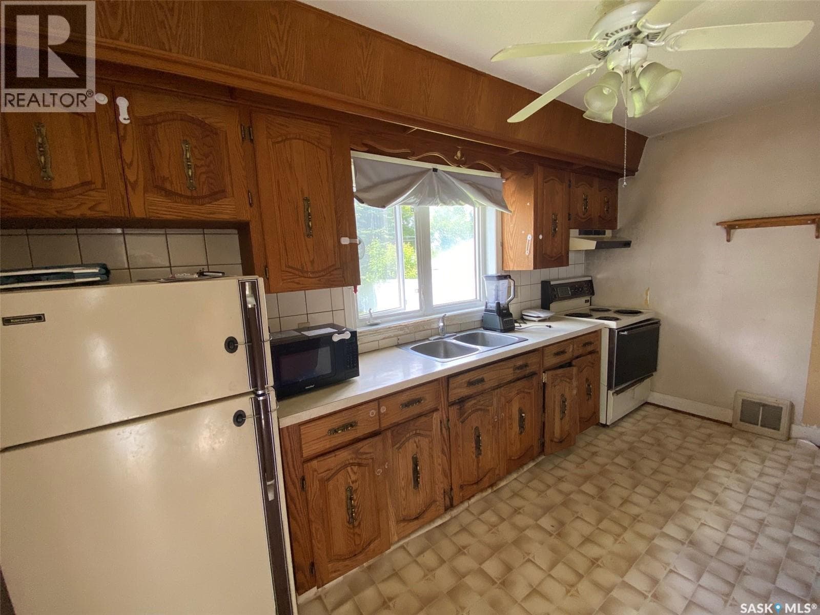 216 Maple AVENUE — photo 3