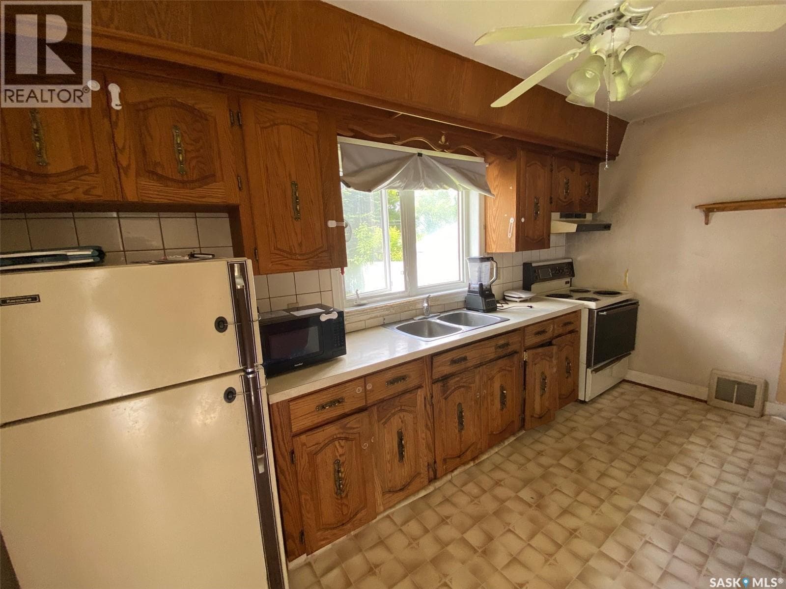 216 Maple AVENUE — photo 4