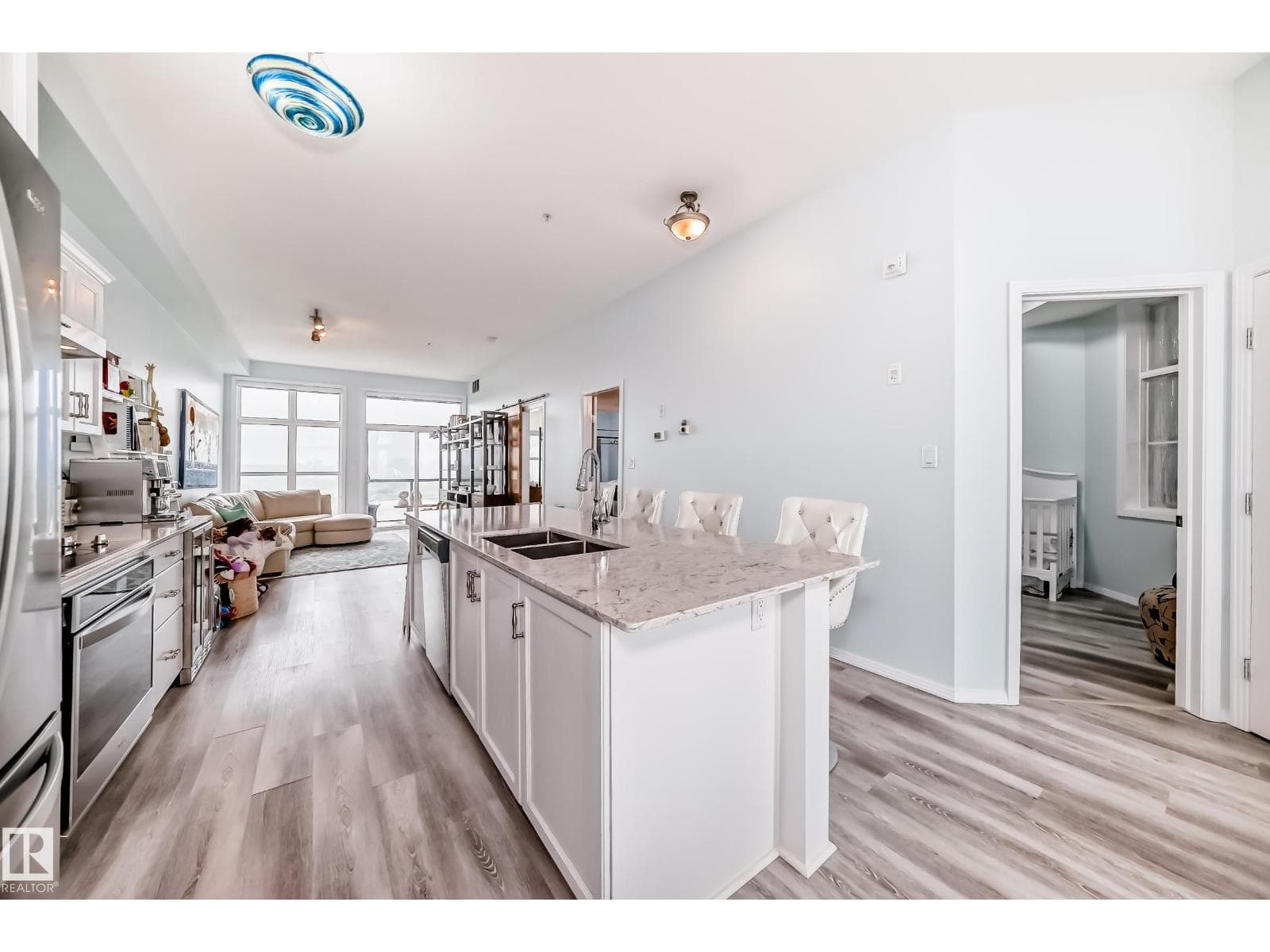 #414 9507 101 AV NW