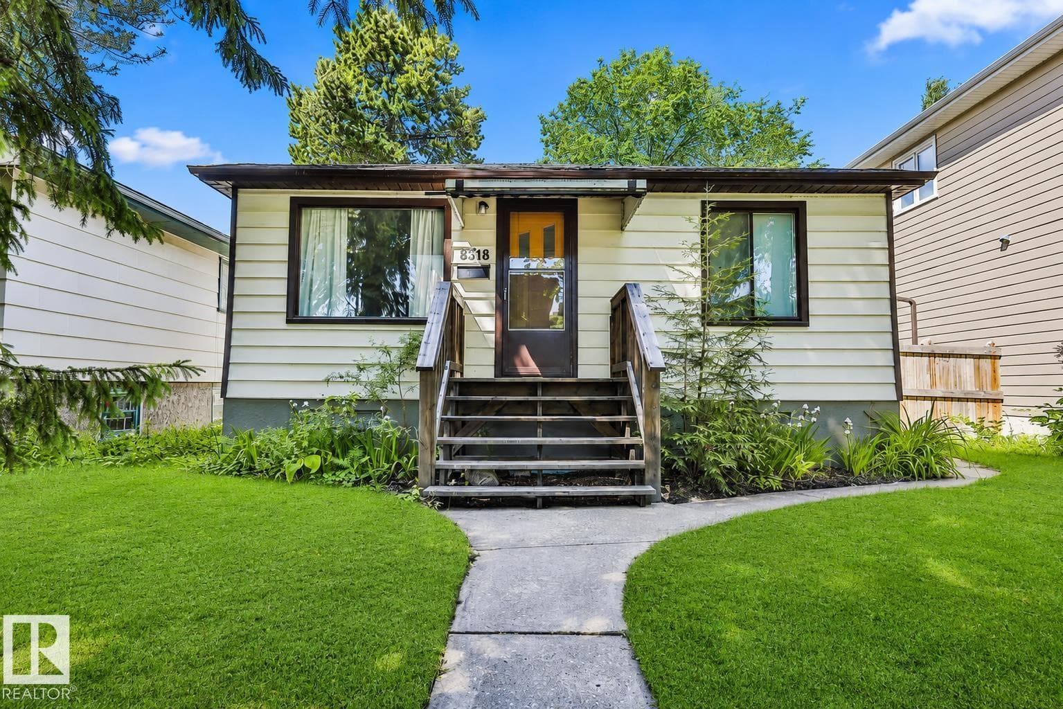 8318 80 AV NW