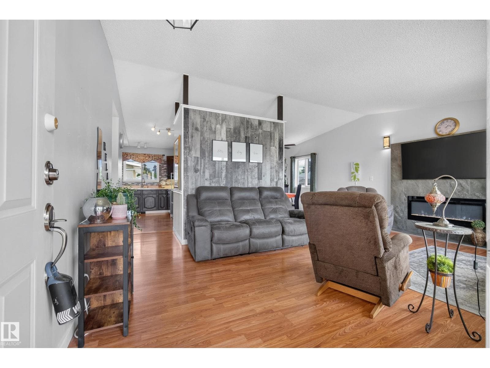 10935 152 ST NW — photo 4
