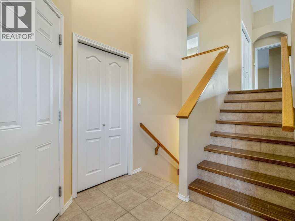 727 Aberdeen Crescent — photo 2