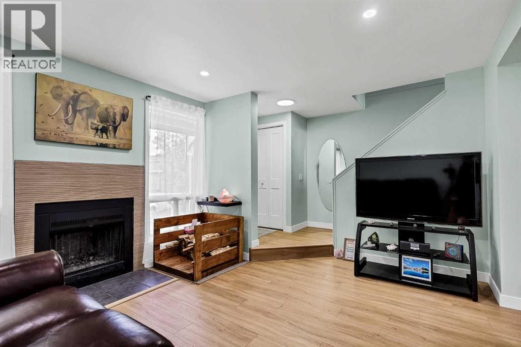 2187 Woodview Drive SW — photo 3