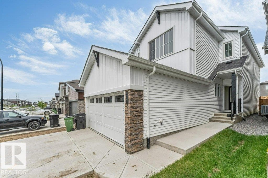 423 28 ST SW — photo 2
