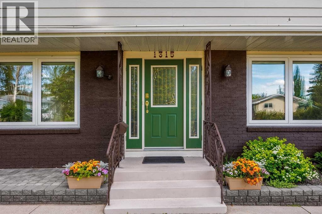 1315 Lake Michigan Crescent SE — photo 4