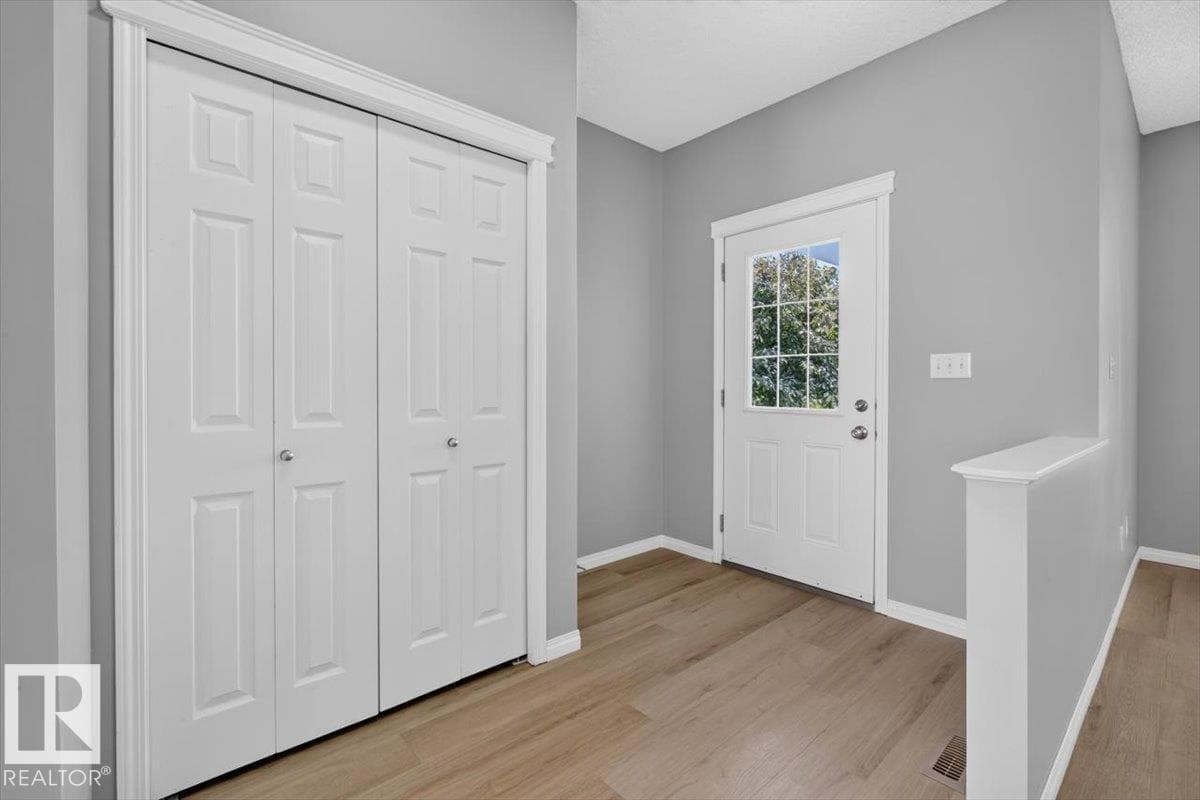7704 16 AV SW — photo 2