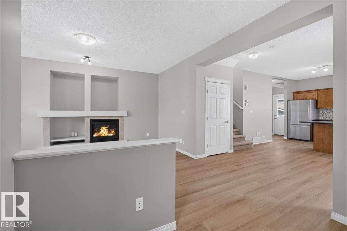 7704 16 AV SW — photo 3