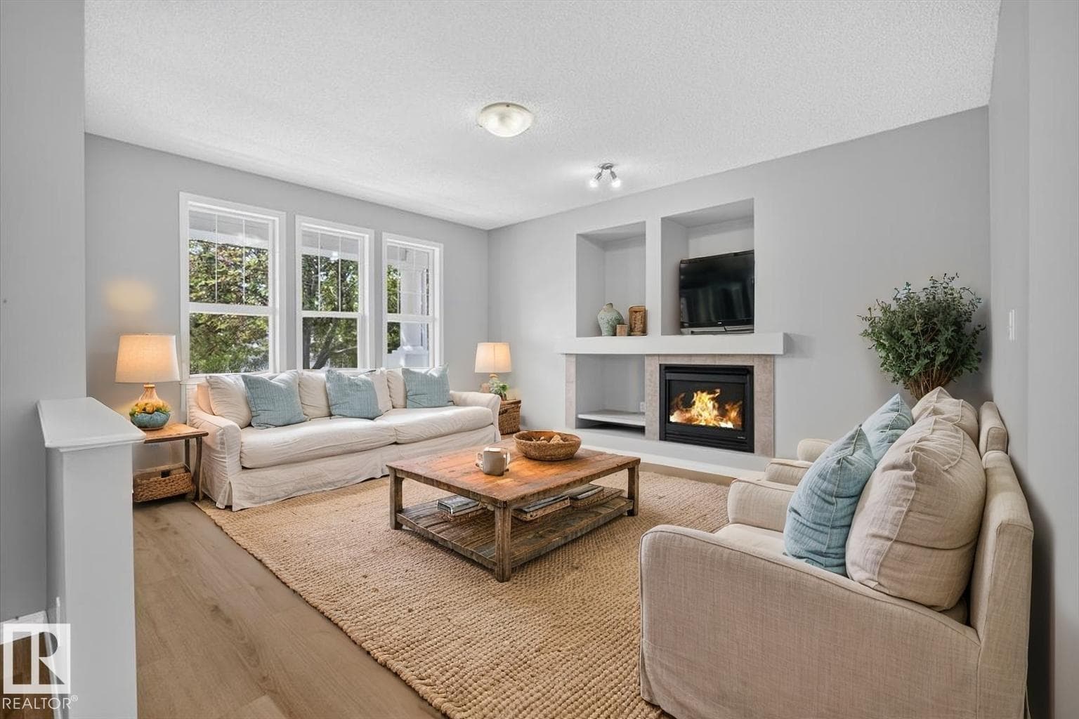 7704 16 AV SW — photo 4