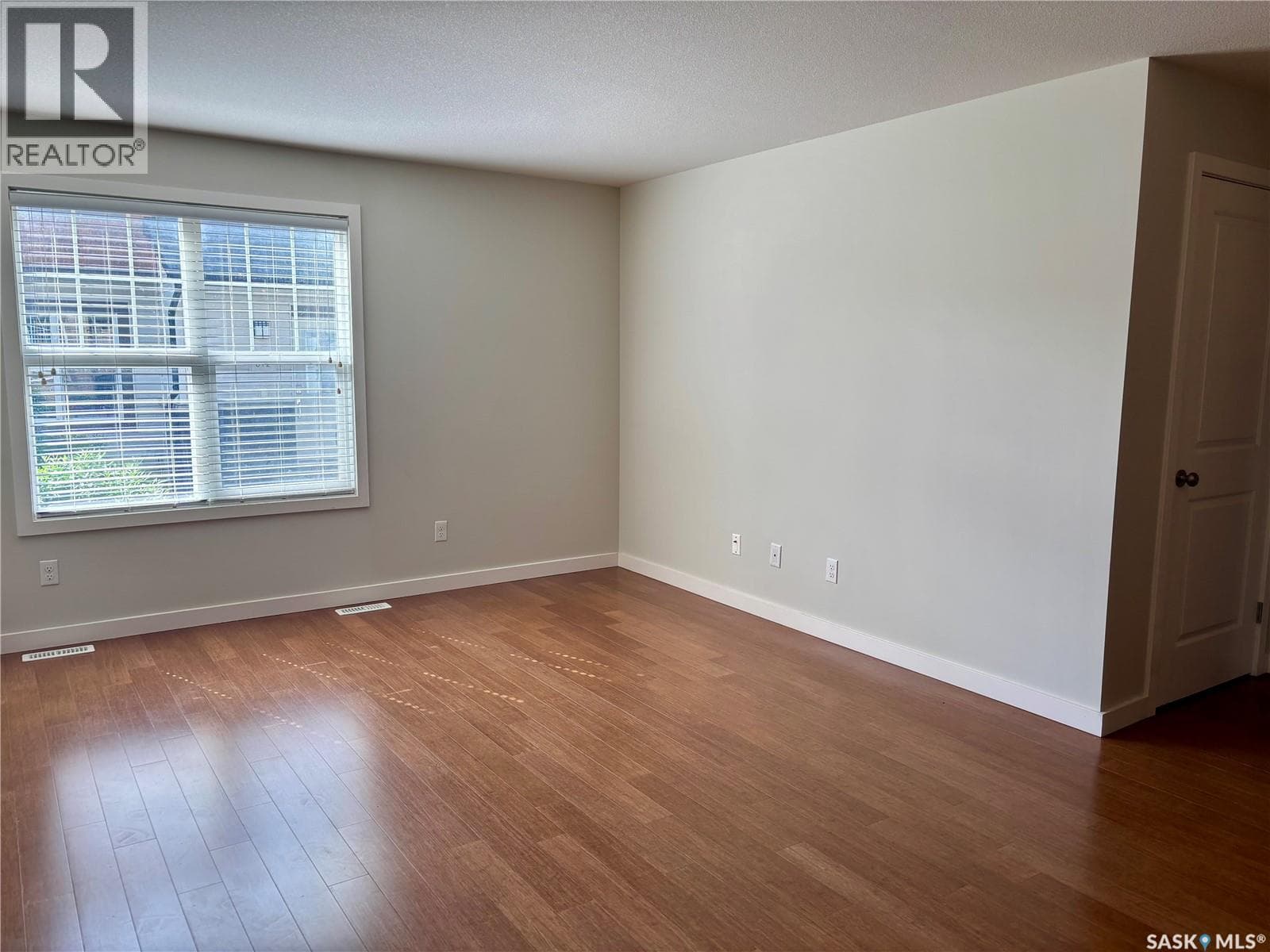 801 1015 Patrick CRESCENT — photo 4