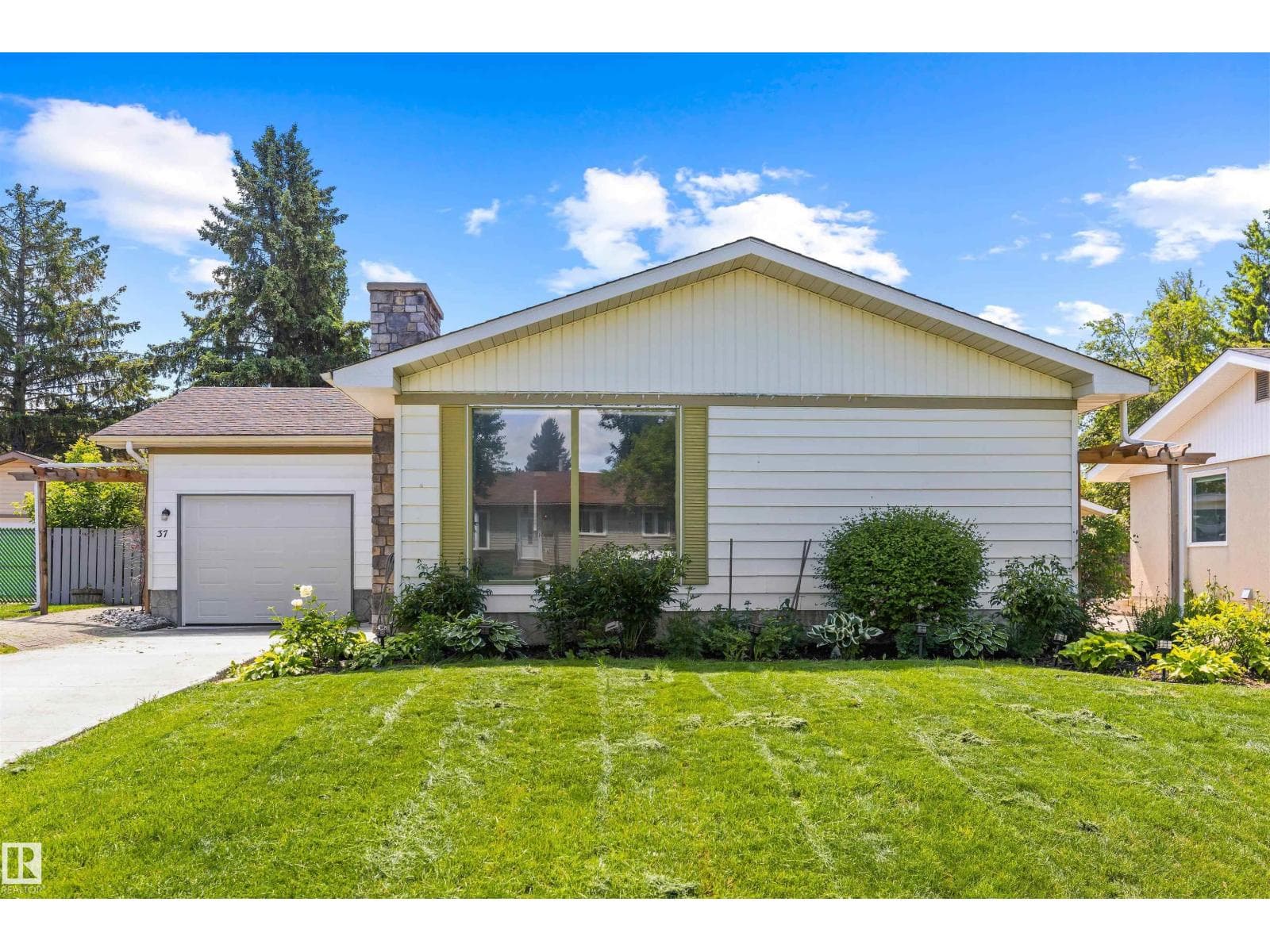 37 LEON PL — photo 2