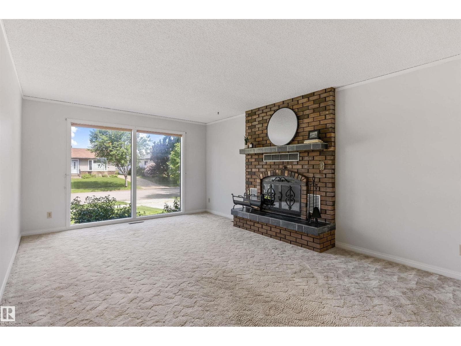 37 LEON PL — photo 3