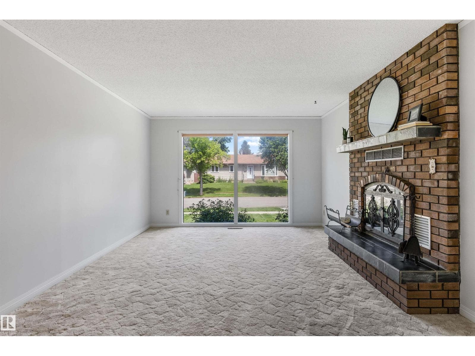 37 LEON PL — photo 4