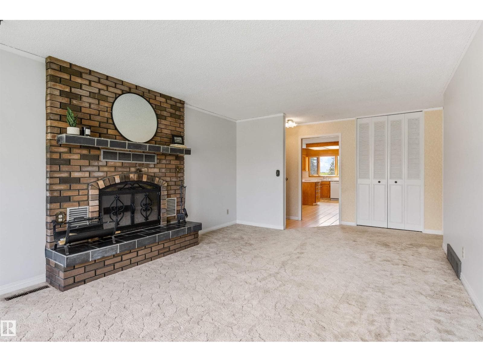 37 LEON PL — photo 5