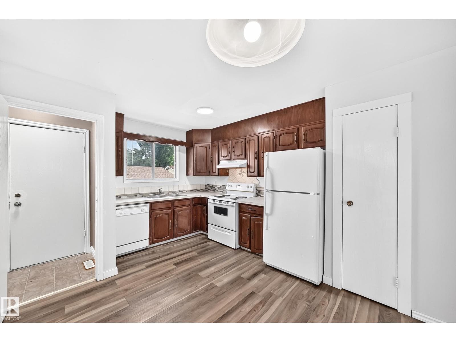 1103 56 ST NW — photo 3
