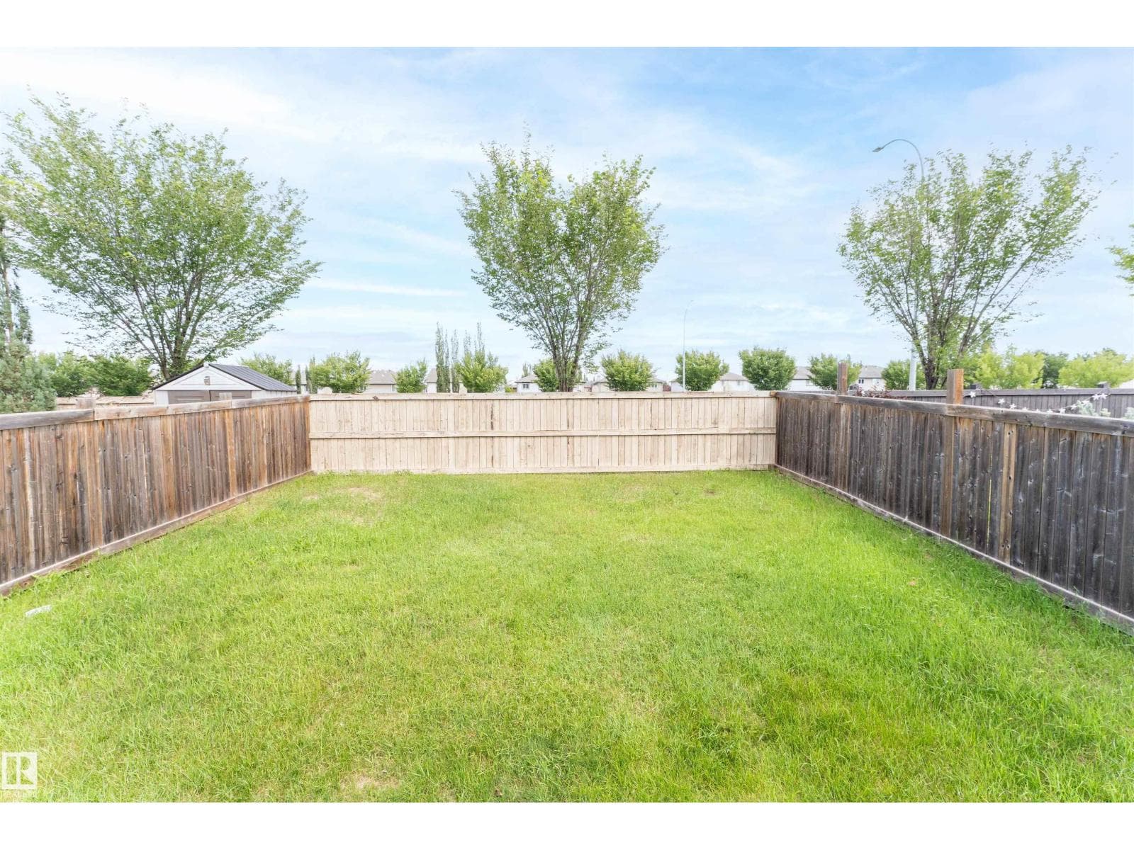 6116 10 AV SW — photo 5