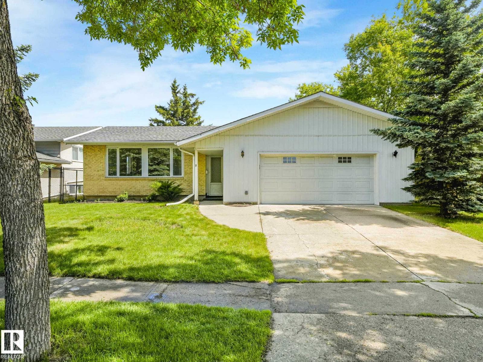 5 AKINS DR