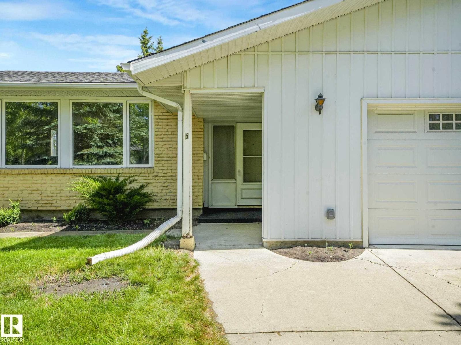 5 AKINS DR — photo 2