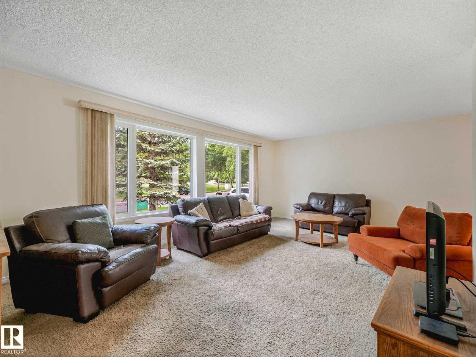 5 AKINS DR — photo 5