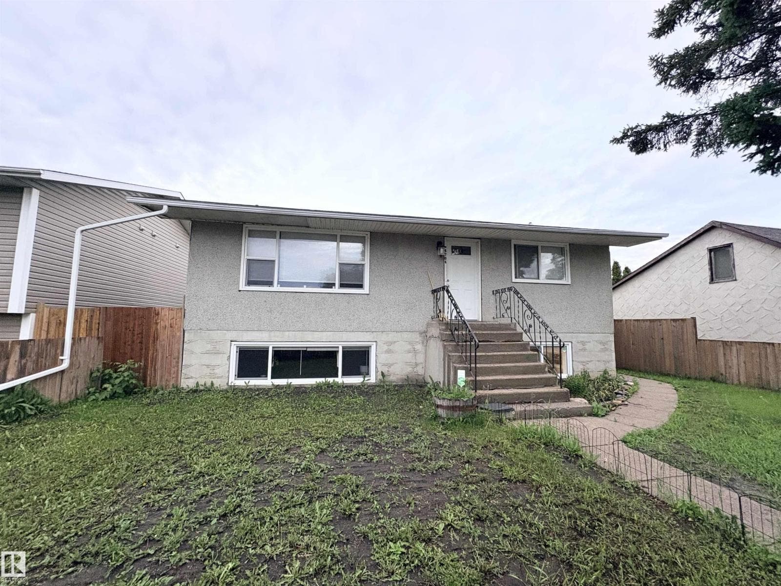 4704 51 AV — photo 3