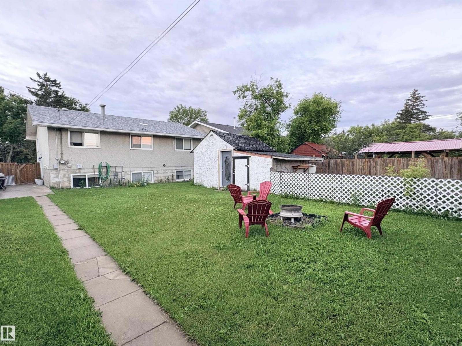 4704 51 AV — photo 5