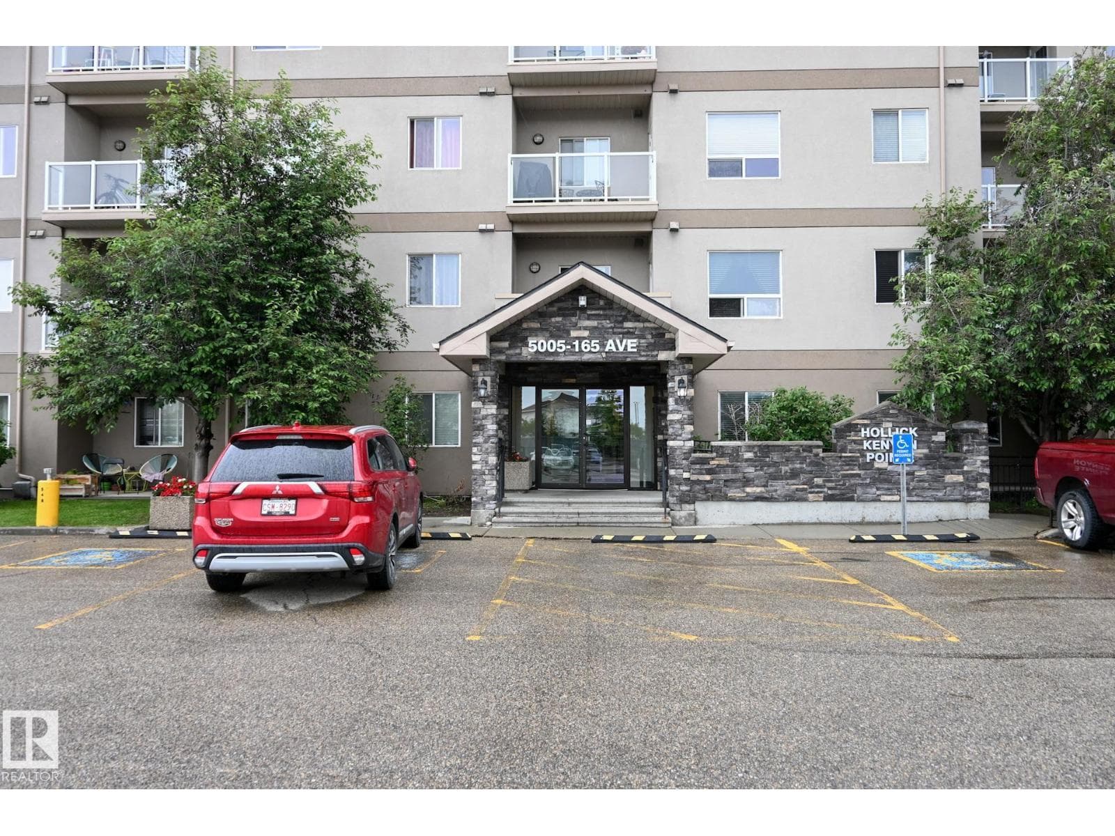 #316 5005 165 AV NW — photo 3