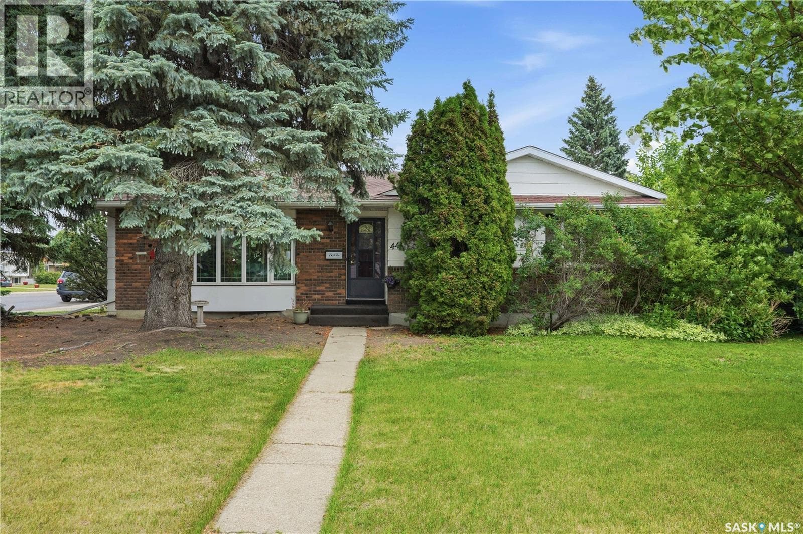 441 Capilano DRIVE