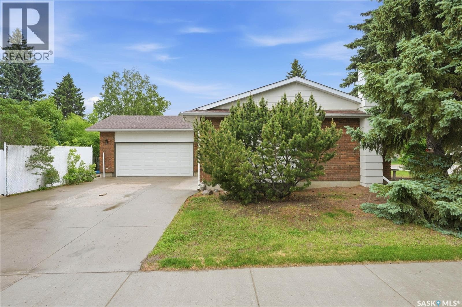 441 Capilano DRIVE — photo 2