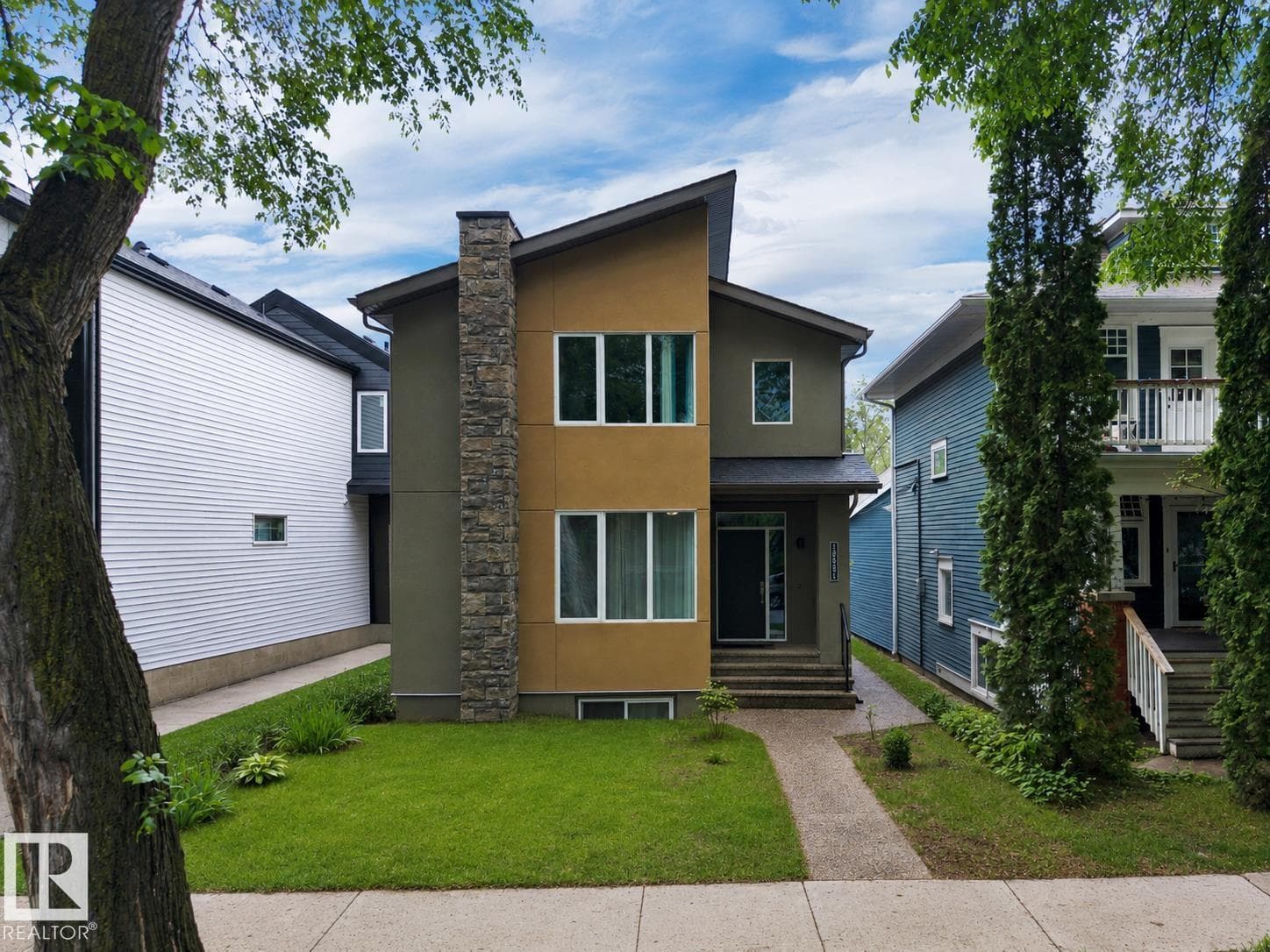 10951 81 AV NW — photo 2