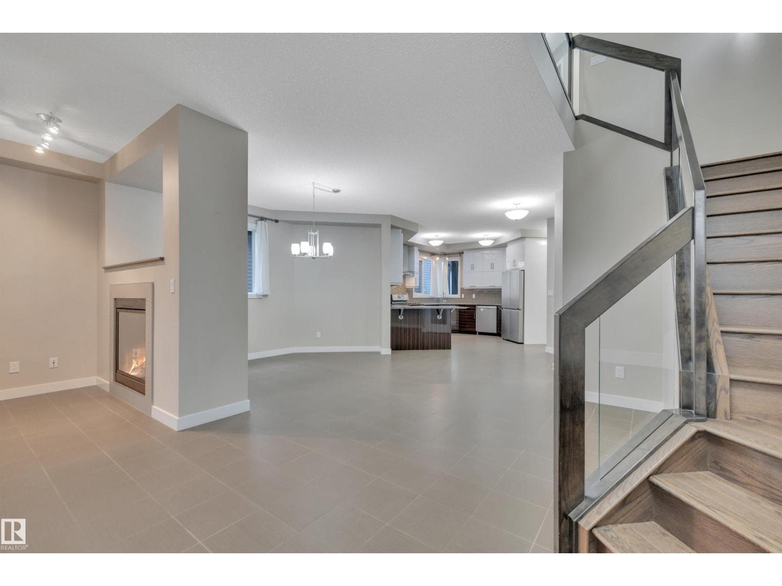 10951 81 AV NW — photo 4