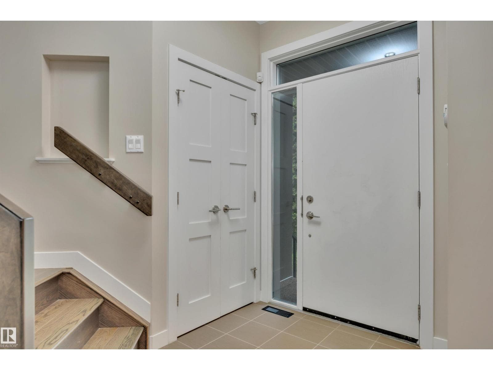 10951 81 AV NW — photo 3