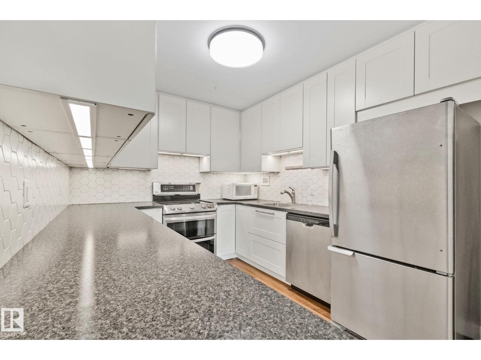#705 9940 112 ST NW