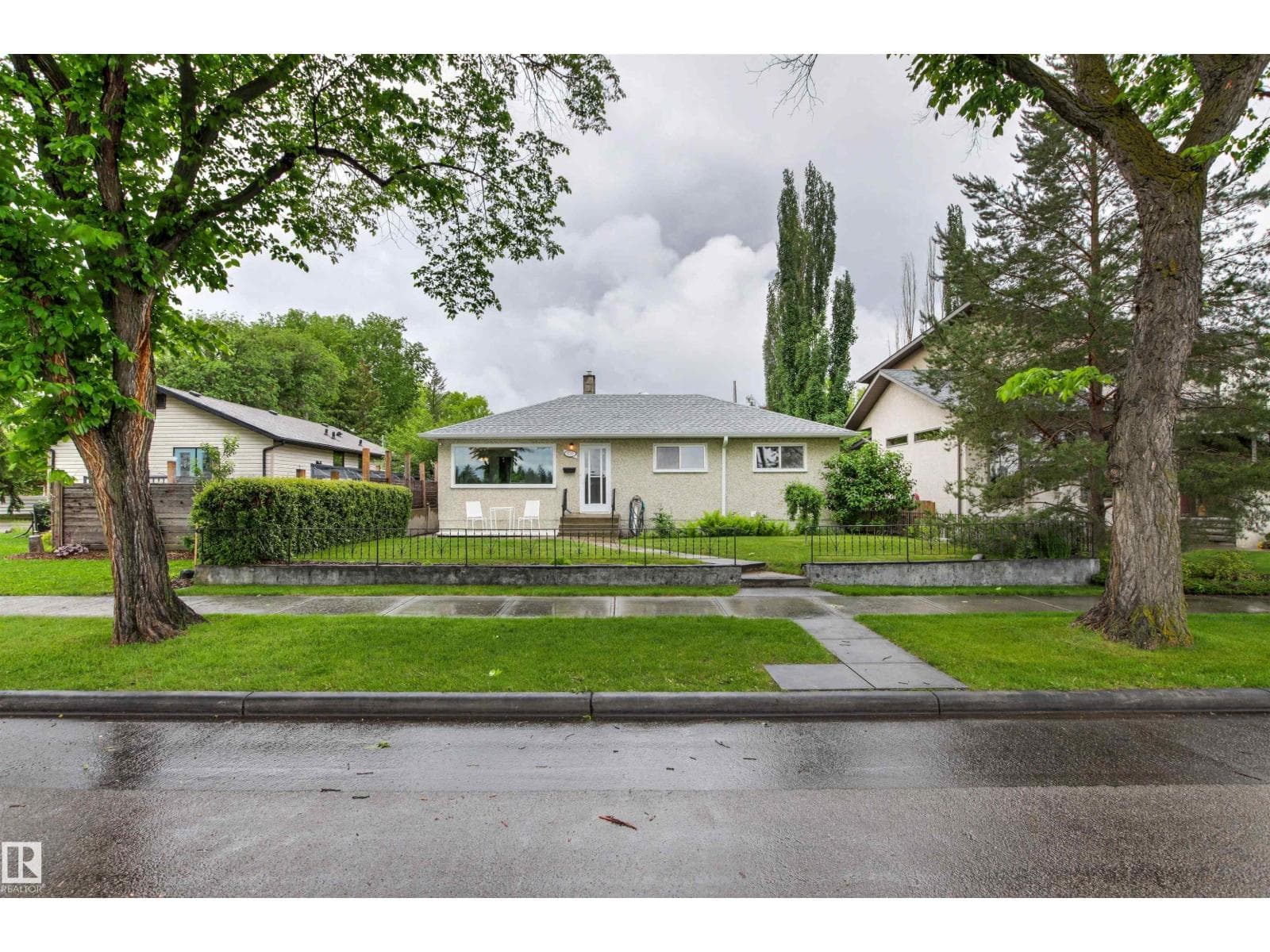 8707 69 AV NW — photo 4