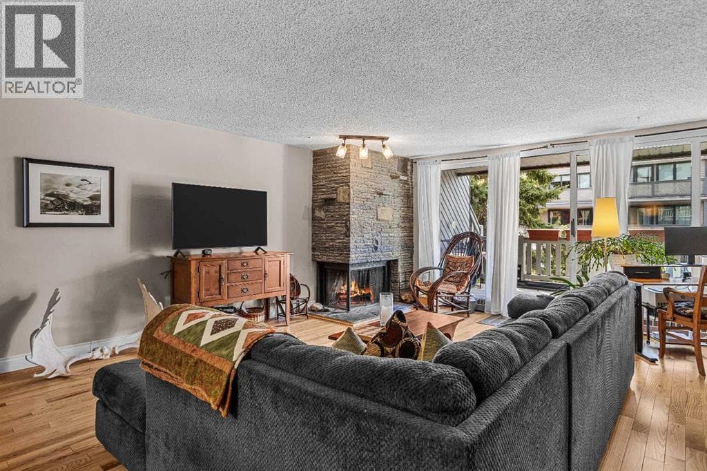 J, 413 Marten Street — photo 5