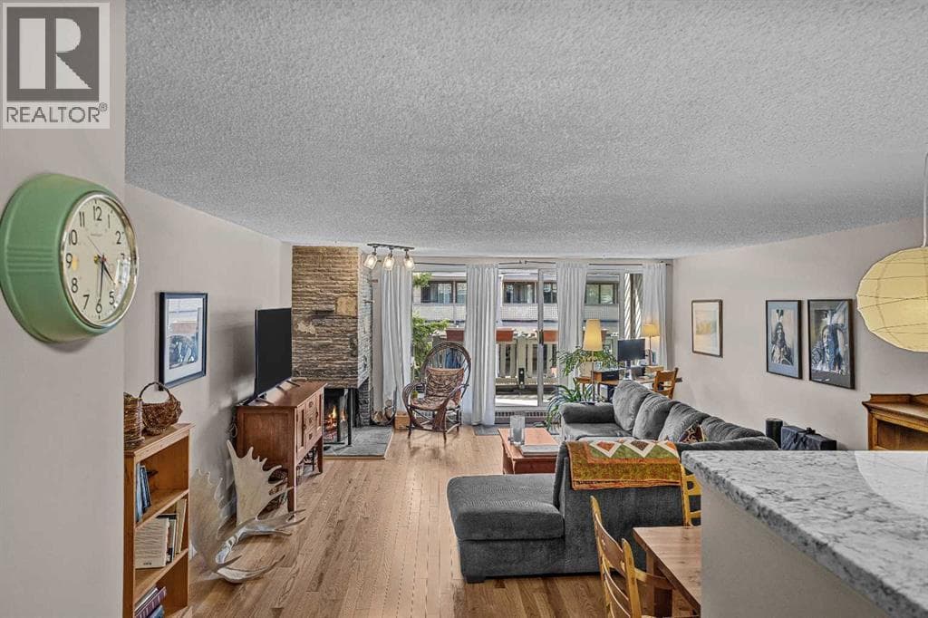 J, 413 Marten Street — photo 3
