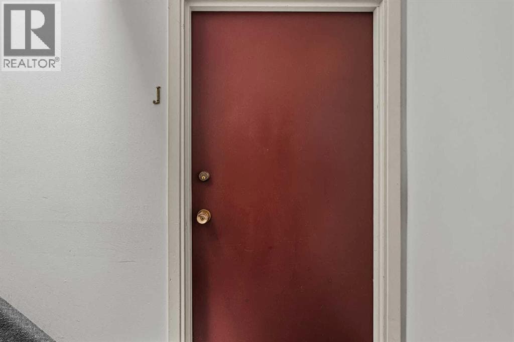 J, 413 Marten Street — photo 2
