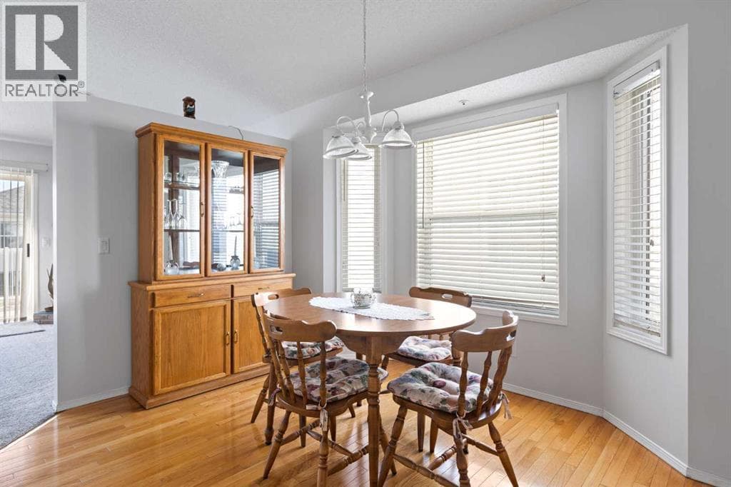 303 De Foras Close NW — photo 4