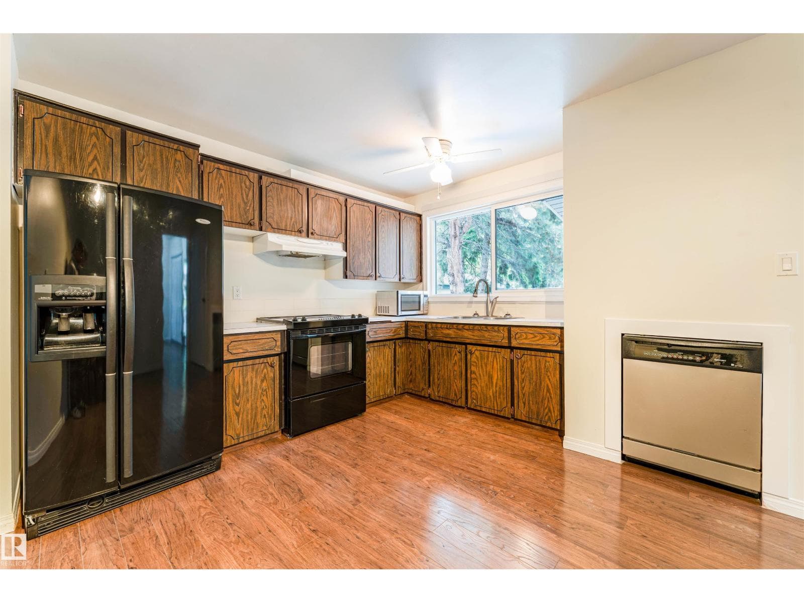60 Fenwick CR — photo 3