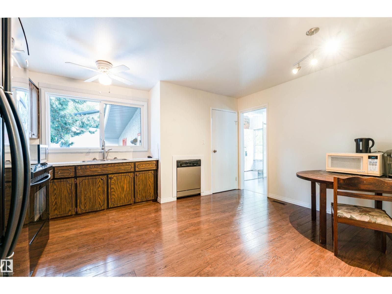 60 Fenwick CR — photo 4