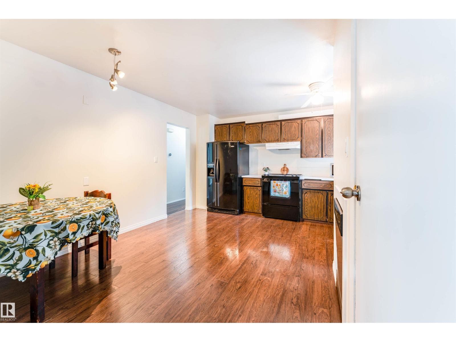 60 Fenwick CR — photo 5