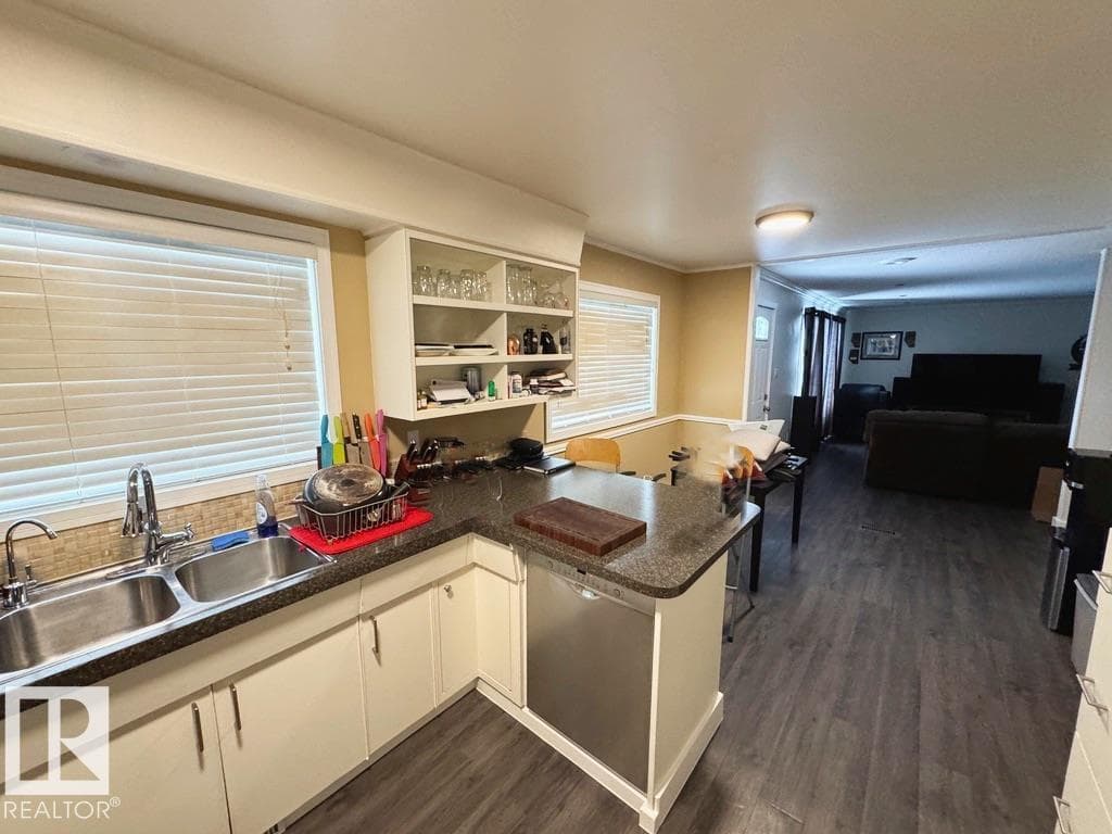 5114 44 AV — photo 2