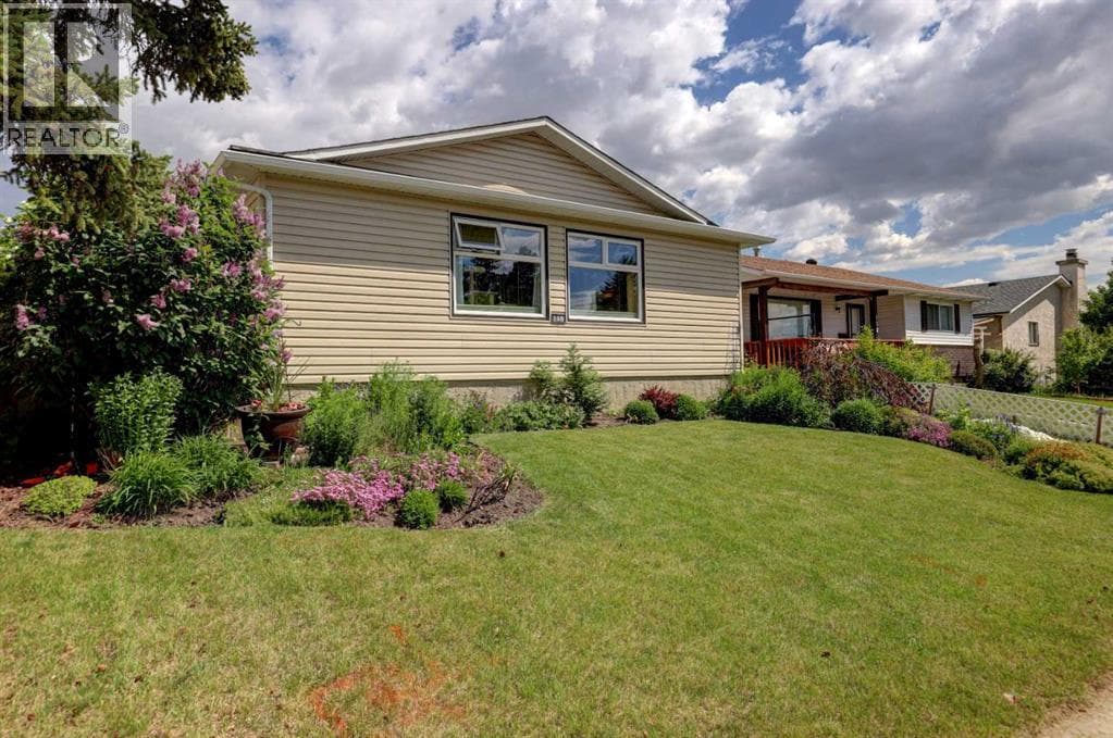 148 Rundlecairn Rise NE — photo 2