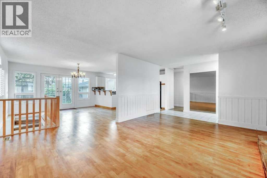 23 Penworth Crescent SE — photo 3